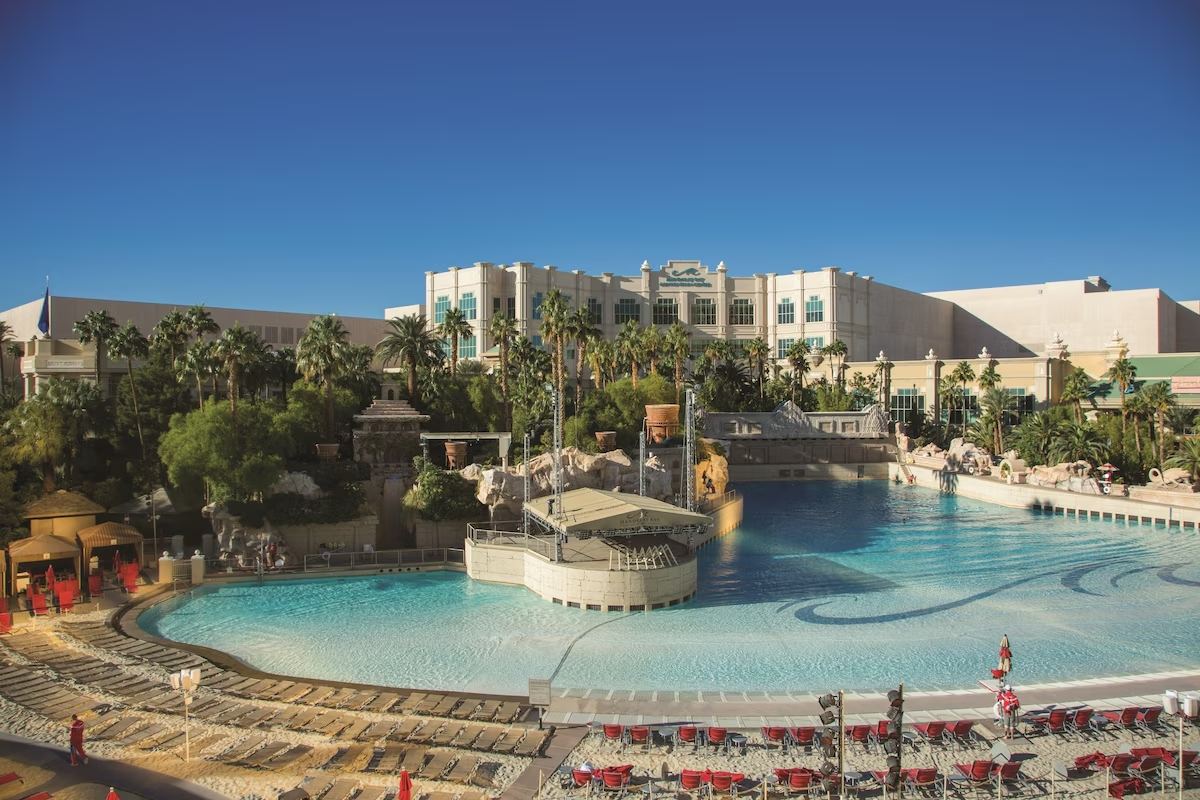 Mandalay Bay Hotel & Casino: A Luxurious Retreat